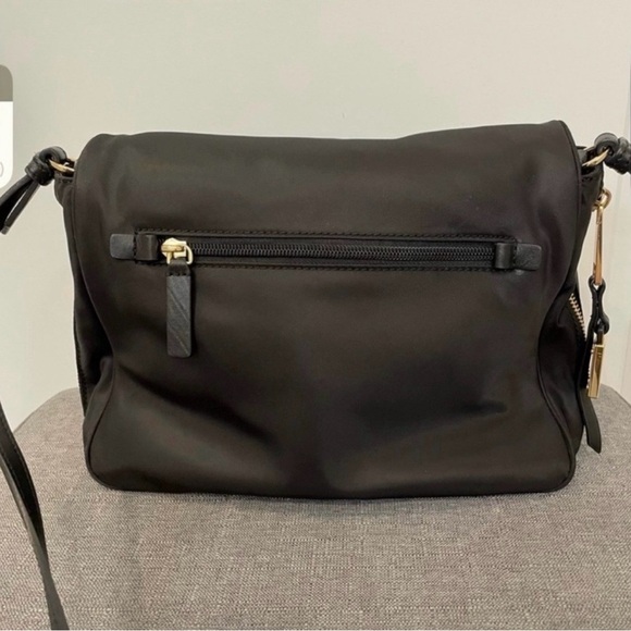 Marc Jacobs Black Nylon Flap Messenger Bag with Gold Logo - Picture 2 of 7